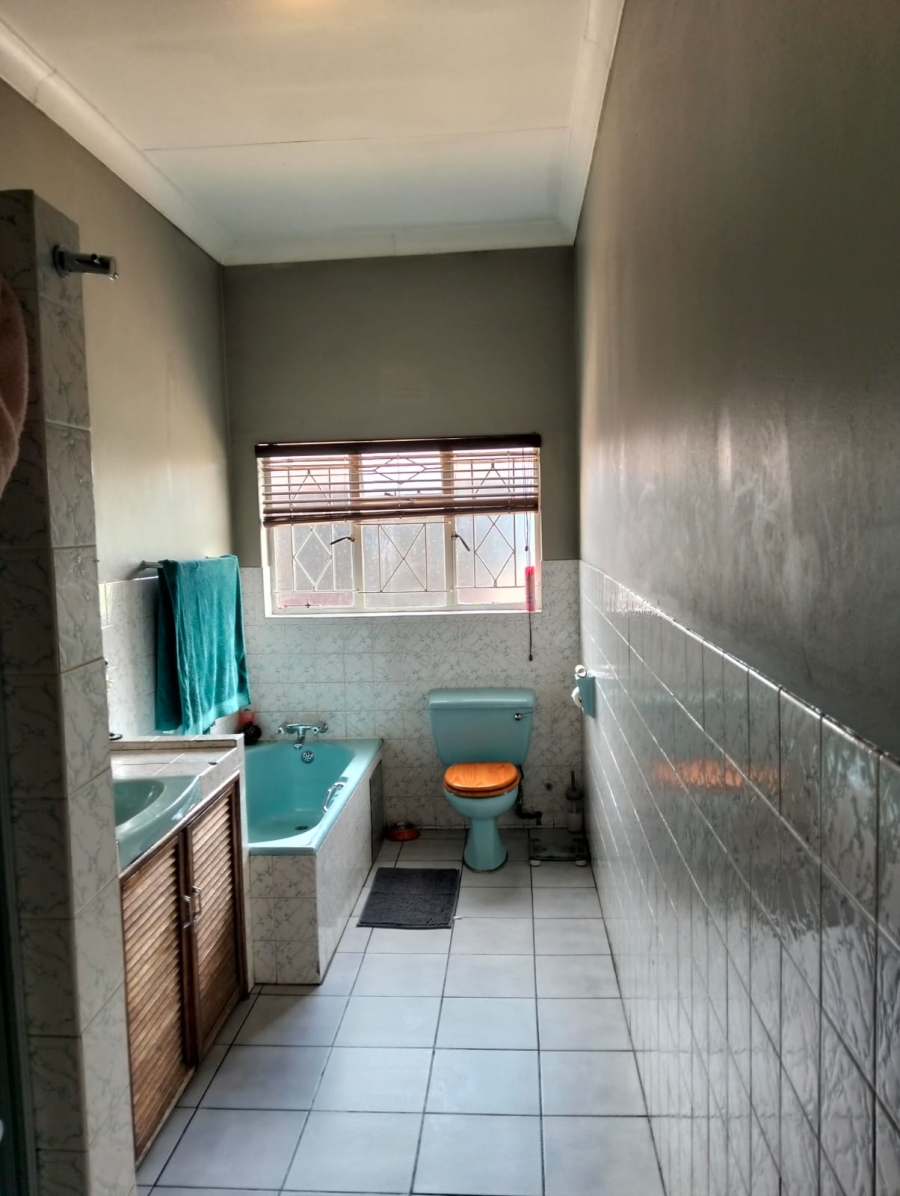 7 Bedroom Property for Sale in Parkhill Gardens Gauteng