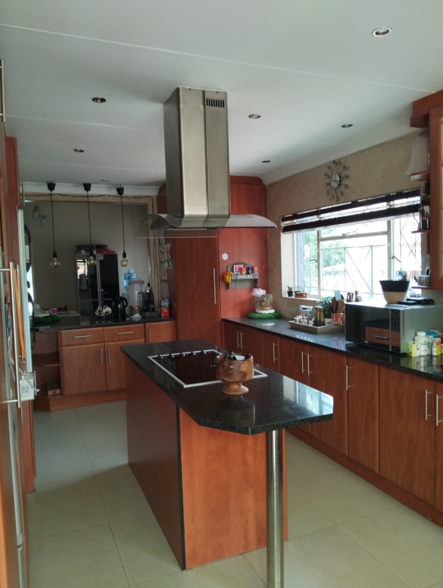 7 Bedroom Property for Sale in Parkhill Gardens Gauteng
