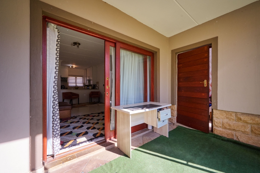 2 Bedroom Property for Sale in Crowthorne AH Gauteng