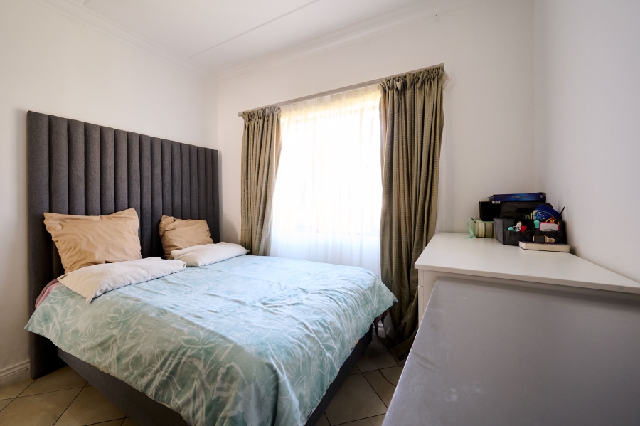 2 Bedroom Property for Sale in Crowthorne AH Gauteng