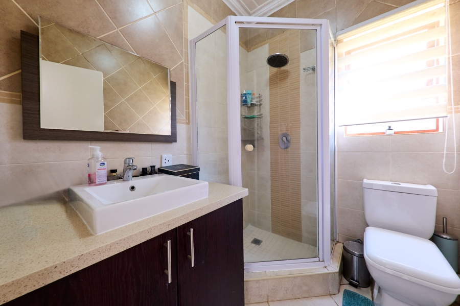 2 Bedroom Property for Sale in Crowthorne AH Gauteng