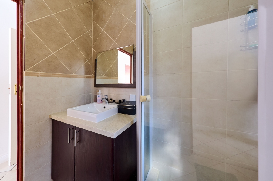 2 Bedroom Property for Sale in Crowthorne AH Gauteng