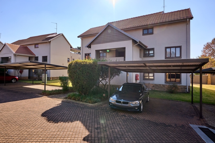 2 Bedroom Property for Sale in Crowthorne AH Gauteng
