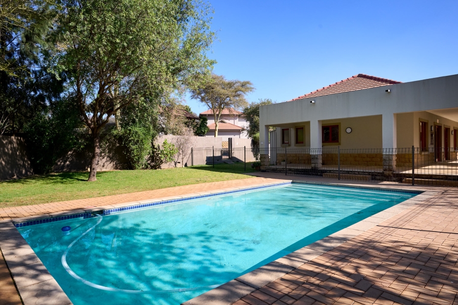 2 Bedroom Property for Sale in Crowthorne AH Gauteng