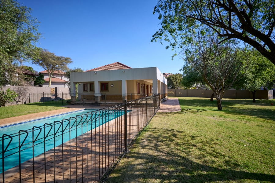 2 Bedroom Property for Sale in Crowthorne AH Gauteng
