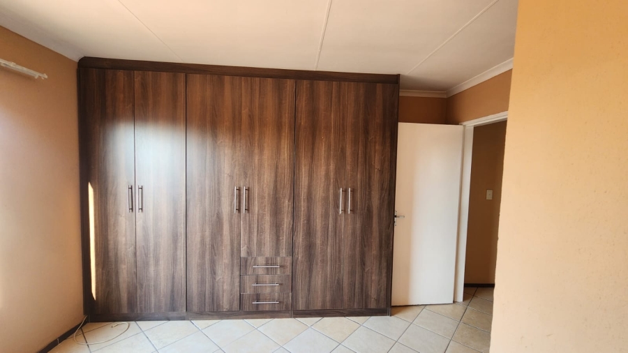 3 Bedroom Property for Sale in Clayville Gauteng