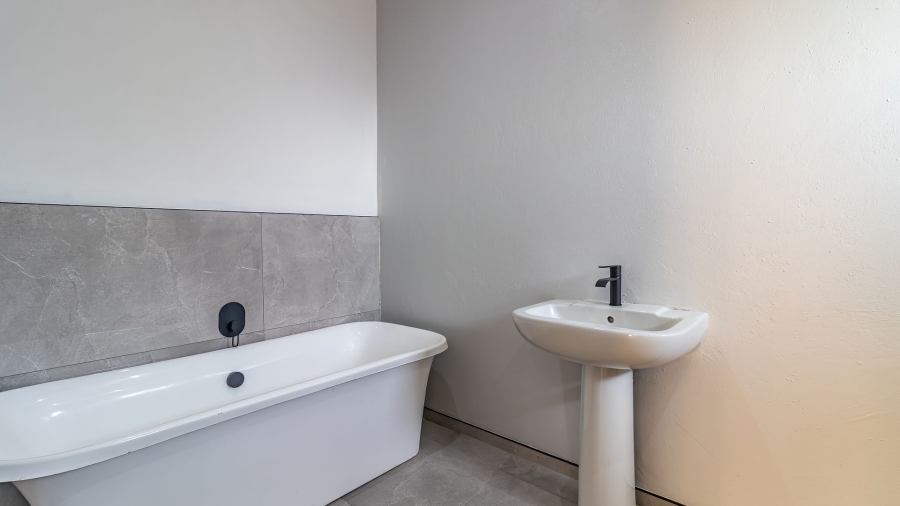 4 Bedroom Property for Sale in Helderfontein Estate Gauteng
