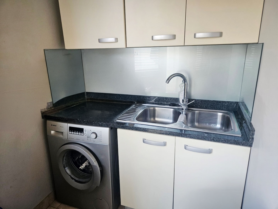 To Let 2 Bedroom Property for Rent in Hyde Park Gauteng