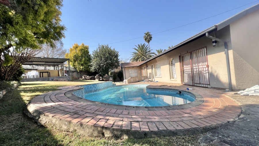 To Let 3 Bedroom Property for Rent in Vorna Valley Gauteng