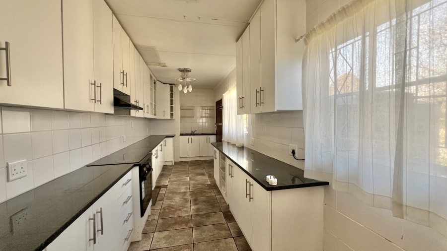 To Let 3 Bedroom Property for Rent in Vorna Valley Gauteng