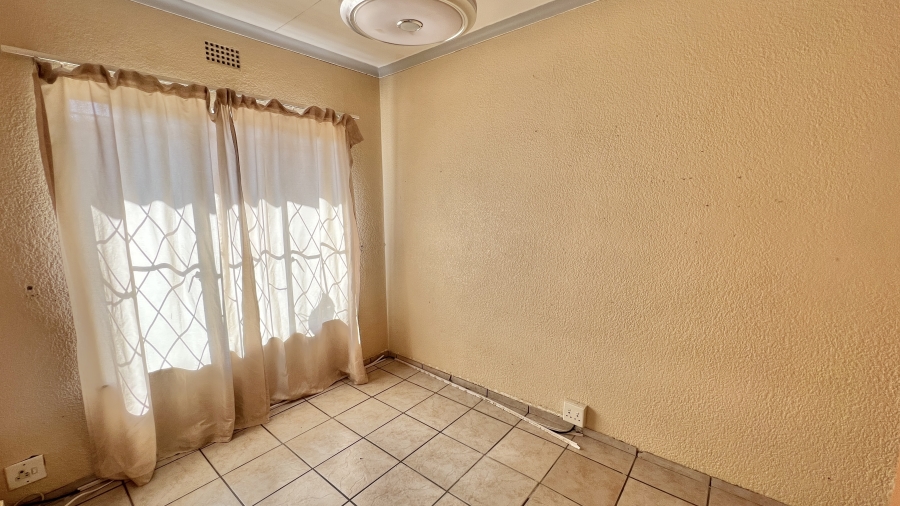 To Let 3 Bedroom Property for Rent in Vorna Valley Gauteng