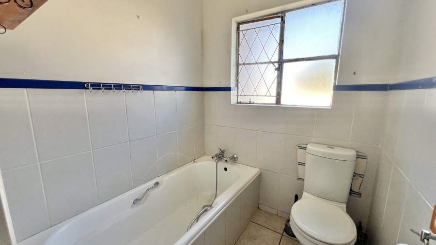To Let 3 Bedroom Property for Rent in Vorna Valley Gauteng