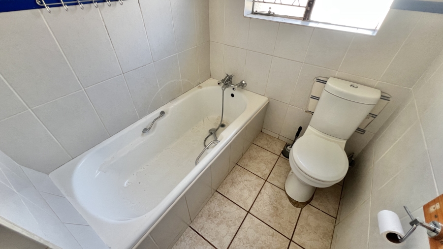 To Let 3 Bedroom Property for Rent in Vorna Valley Gauteng