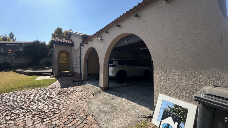 To Let 3 Bedroom Property for Rent in Vorna Valley Gauteng