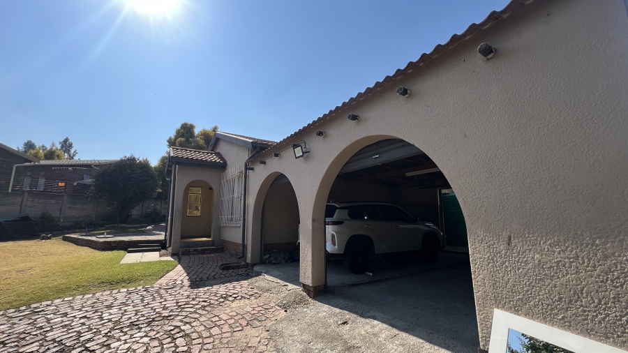To Let 3 Bedroom Property for Rent in Vorna Valley Gauteng