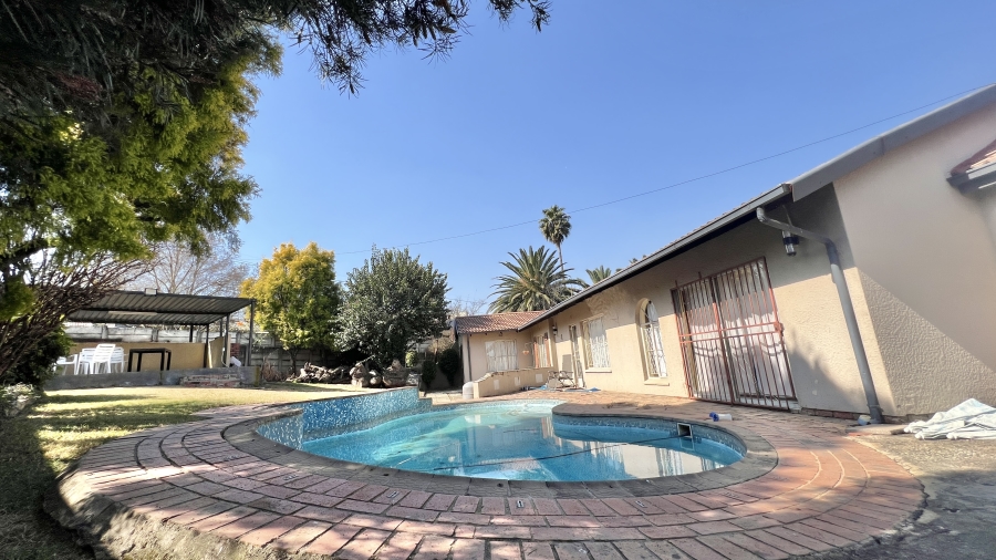 To Let 3 Bedroom Property for Rent in Vorna Valley Gauteng
