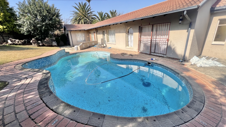To Let 3 Bedroom Property for Rent in Vorna Valley Gauteng