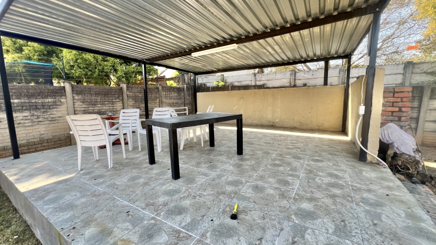 To Let 3 Bedroom Property for Rent in Vorna Valley Gauteng