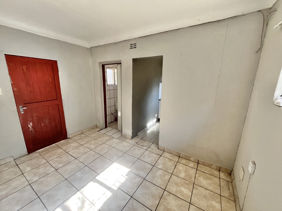 To Let 1 Bedroom Property for Rent in Vorna Valley Gauteng