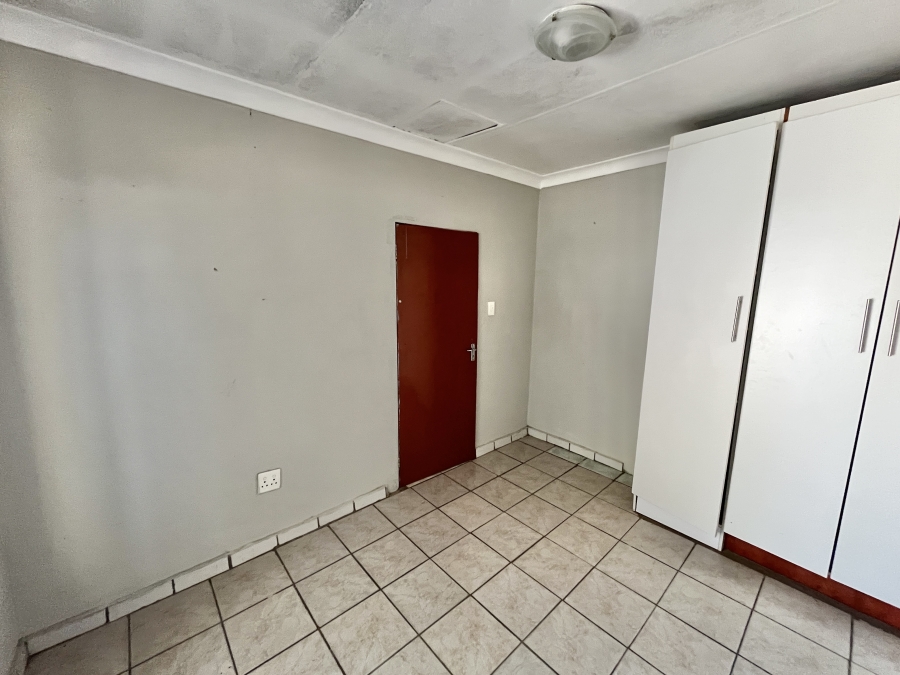 To Let 1 Bedroom Property for Rent in Vorna Valley Gauteng