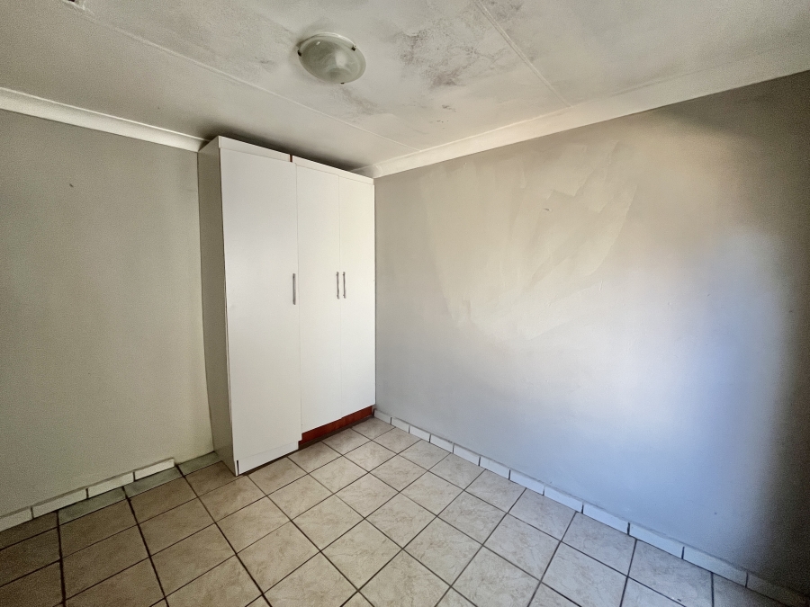 To Let 1 Bedroom Property for Rent in Vorna Valley Gauteng
