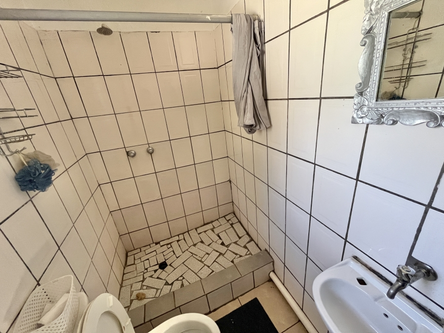 To Let 1 Bedroom Property for Rent in Vorna Valley Gauteng
