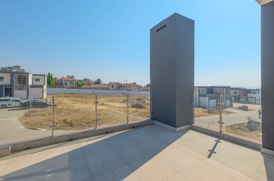 3 Bedroom Property for Sale in Fourways Gardens Gauteng