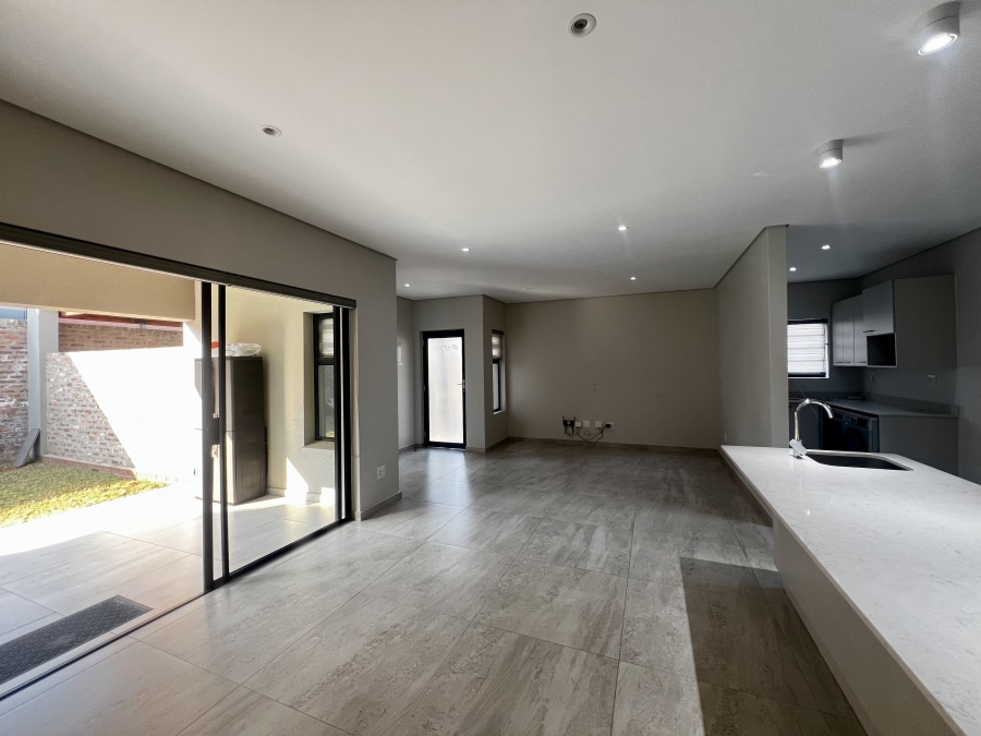 2 Bedroom Property for Sale in Carlswald Estate Gauteng