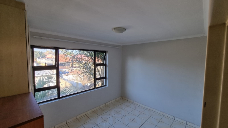To Let 4 Bedroom Property for Rent in Robertsham Gauteng