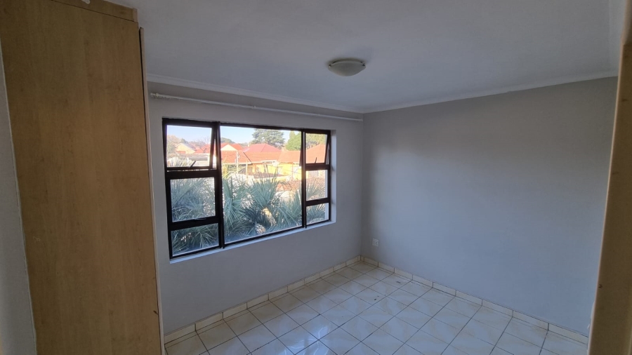 To Let 4 Bedroom Property for Rent in Robertsham Gauteng