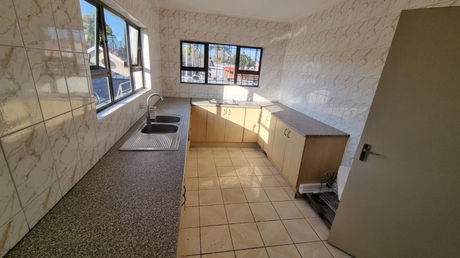 To Let 4 Bedroom Property for Rent in Robertsham Gauteng