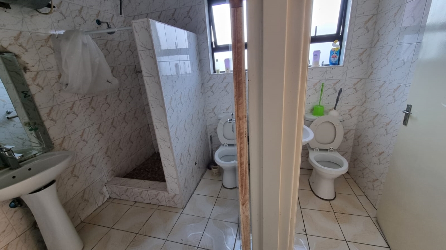 To Let 4 Bedroom Property for Rent in Robertsham Gauteng