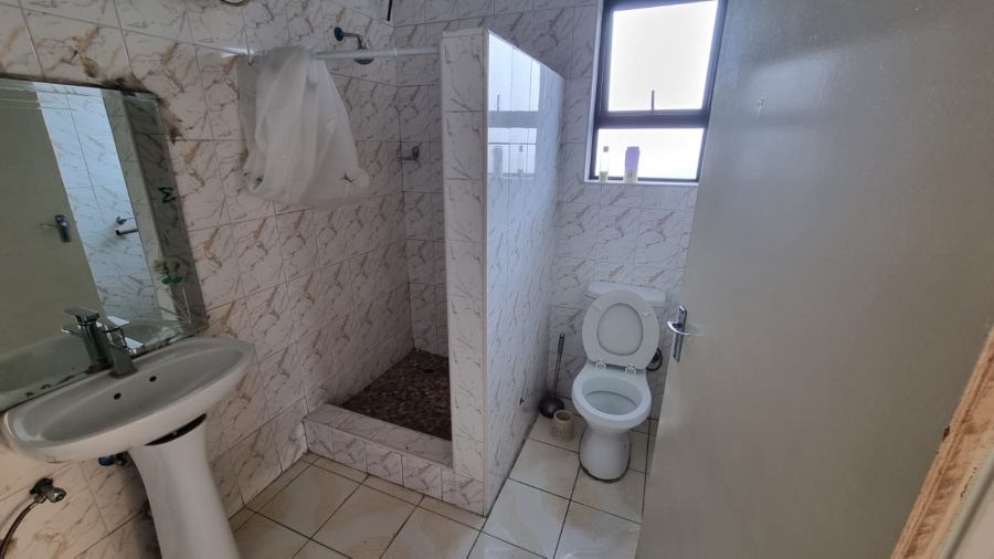 To Let 4 Bedroom Property for Rent in Robertsham Gauteng