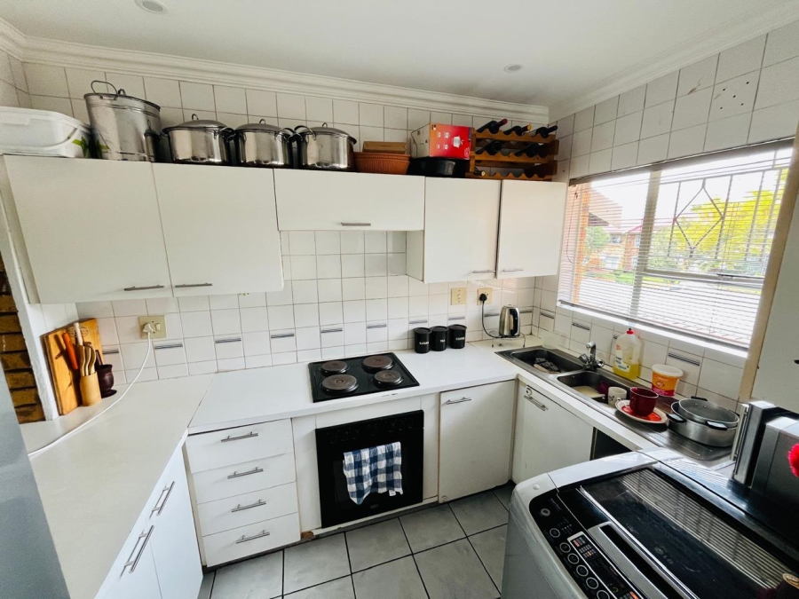 2 Bedroom Property for Sale in Buccleuch Gauteng