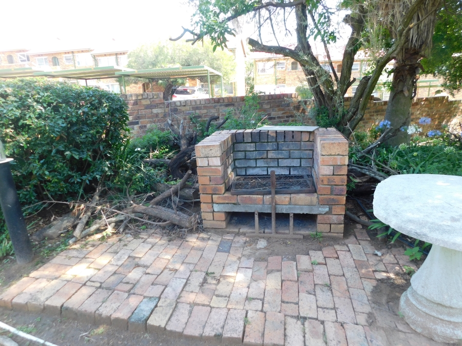 2 Bedroom Property for Sale in Buccleuch Gauteng