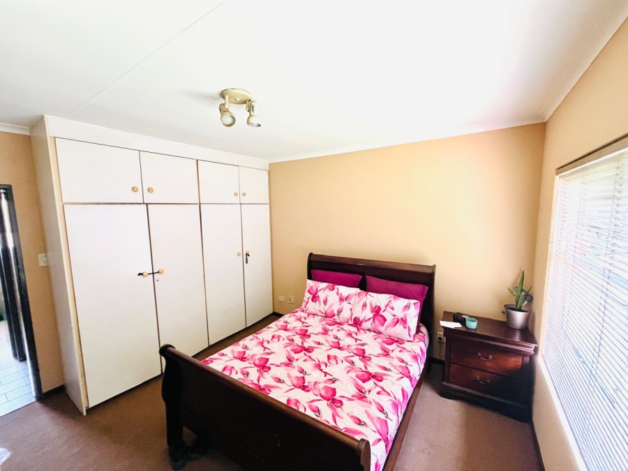 2 Bedroom Property for Sale in Buccleuch Gauteng