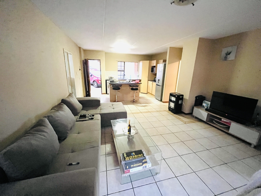 2 Bedroom Property for Sale in Erand Gardens Gauteng