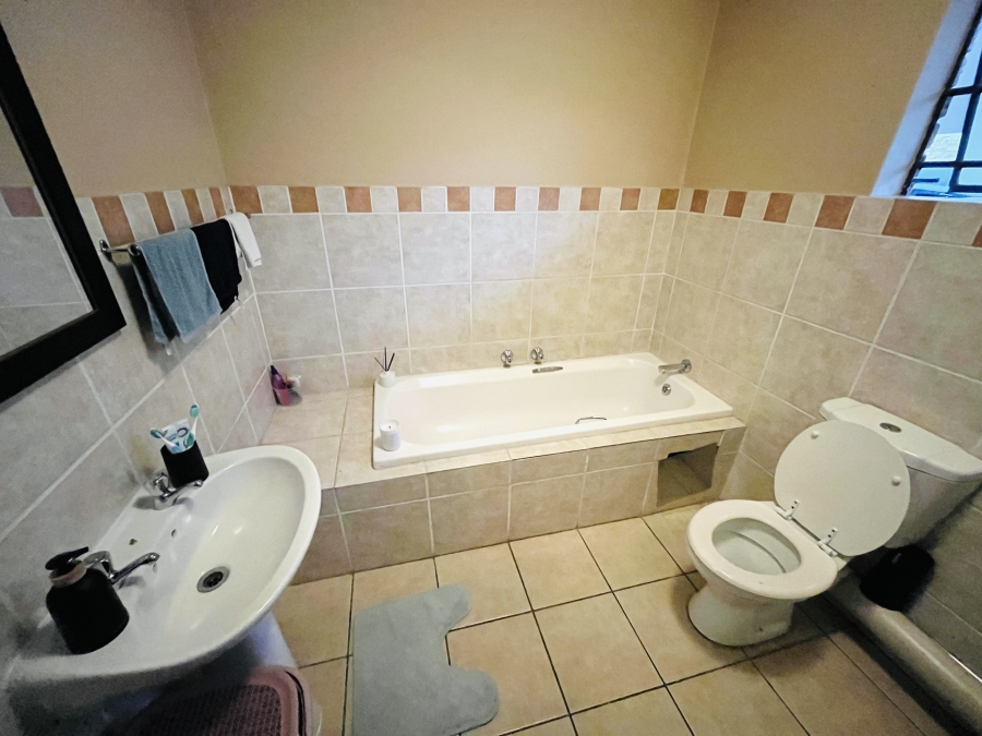 2 Bedroom Property for Sale in Erand Gardens Gauteng