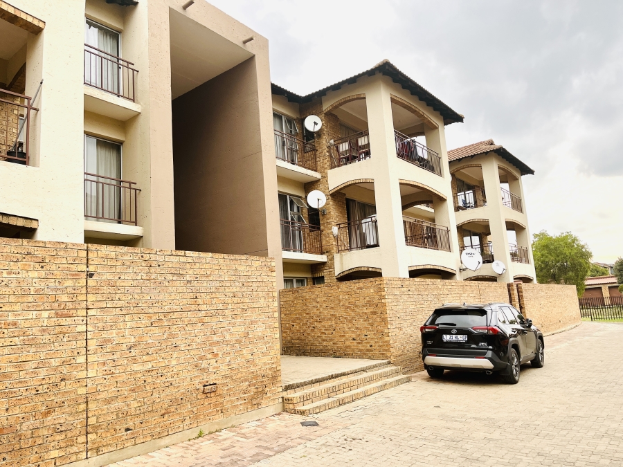 2 Bedroom Property for Sale in Erand Gardens Gauteng