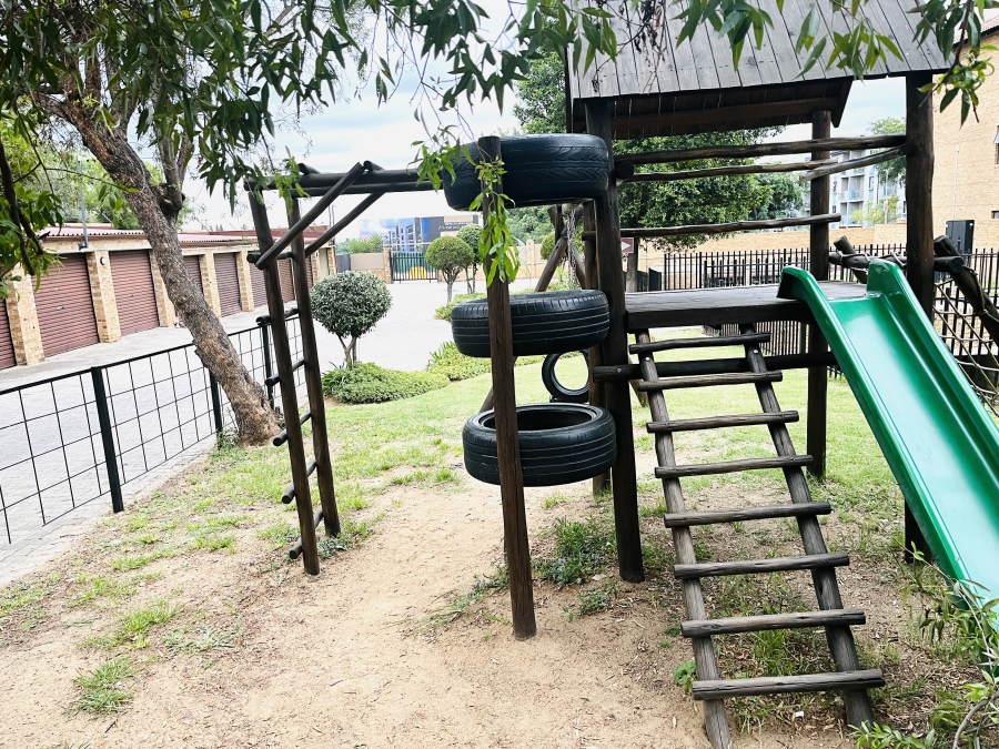 2 Bedroom Property for Sale in Erand Gardens Gauteng