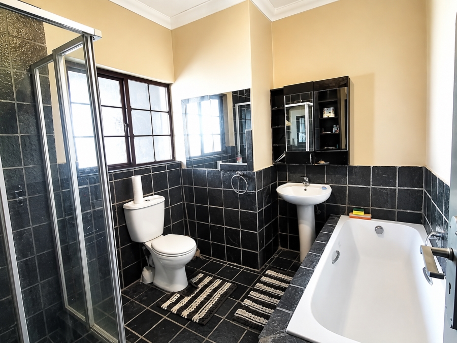 To Let 2 Bedroom Property for Rent in Erand Gardens Gauteng