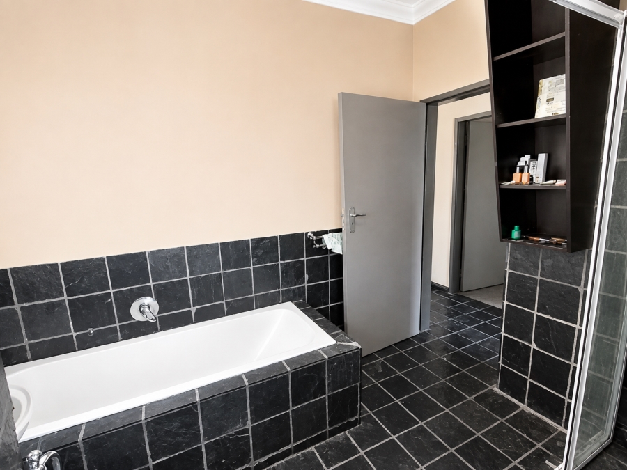 2 Bedroom Property for Sale in Erand Gardens Gauteng