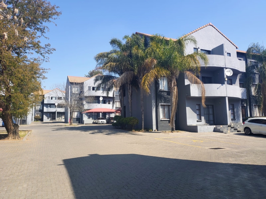 2 Bedroom Property for Sale in Erand Gardens Gauteng