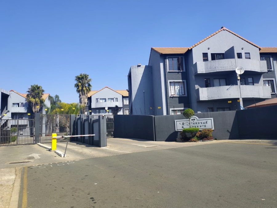 2 Bedroom Property for Sale in Erand Gardens Gauteng