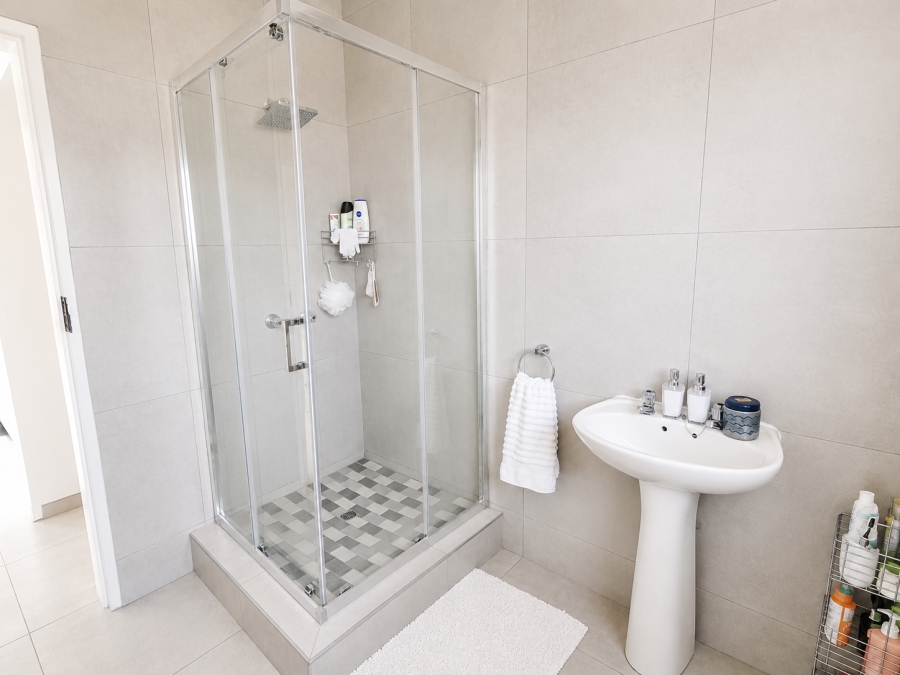 2 Bedroom Property for Sale in Noordwyk Gauteng