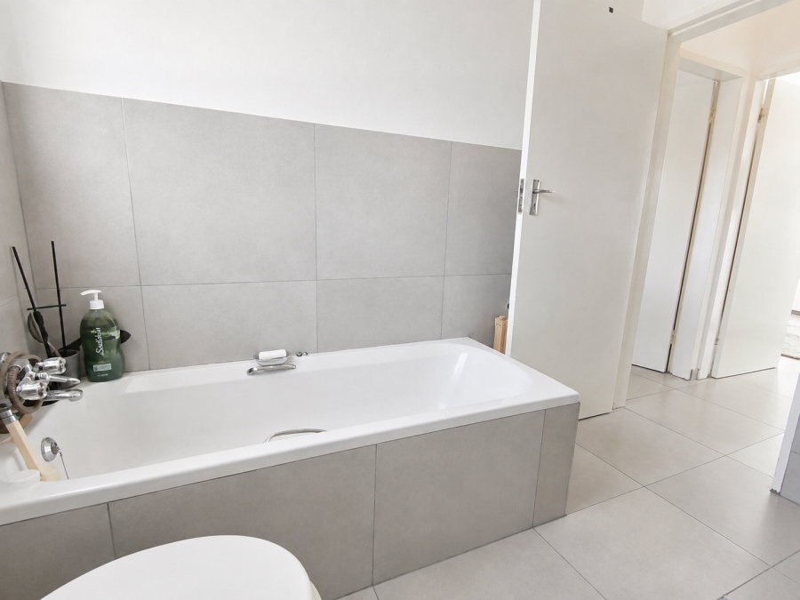 2 Bedroom Property for Sale in Noordwyk Gauteng
