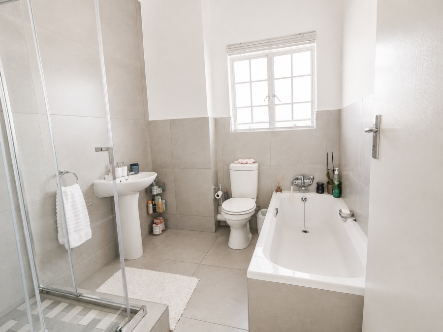 2 Bedroom Property for Sale in Noordwyk Gauteng