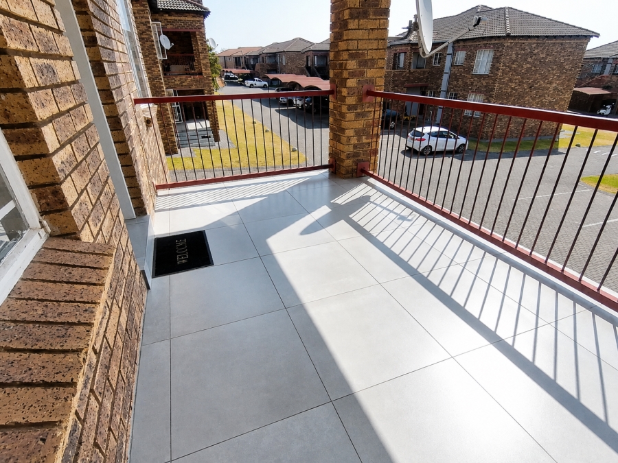 2 Bedroom Property for Sale in Noordwyk Gauteng