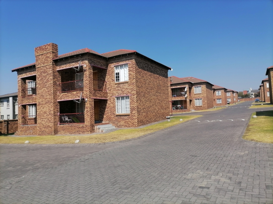 2 Bedroom Property for Sale in Noordwyk Gauteng