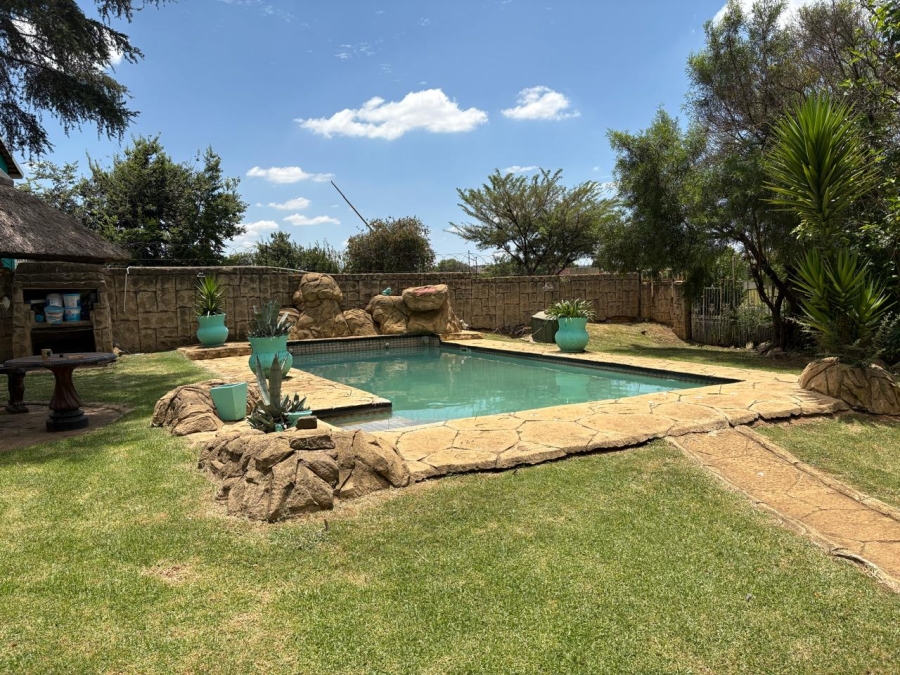4 Bedroom Property for Sale in Lenasia South Gauteng
